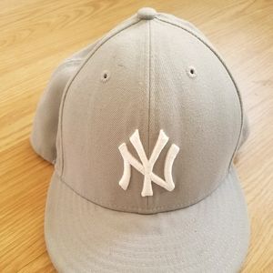 NY Yankees true fitted baseball cap